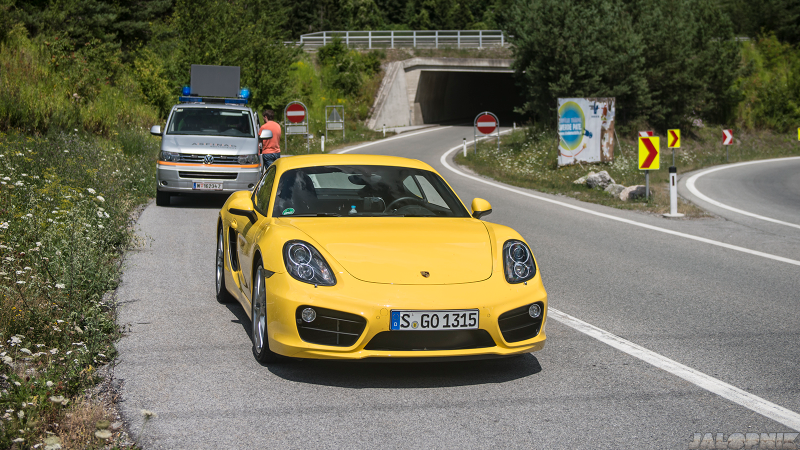 Illustration for article titled The Most Gorgeous Photos Of A Porsche Cayman You Will Ever See